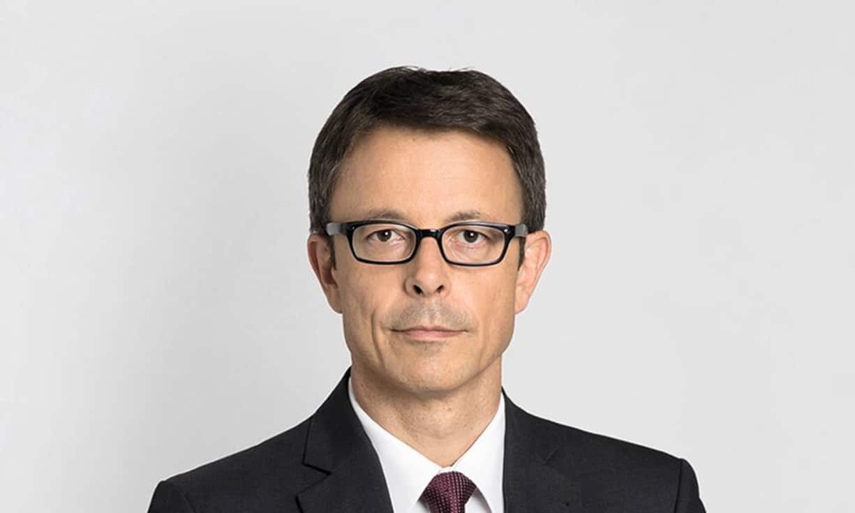 Peter BurckhardtCrime Spezialist, Schellenberg WittmerWhite Collar Crime ist seine Spezialität, vor allem die unternehmensinterne Ermittlung und Analyse von Wirtschaftskriminalfällen. Als Long Stay an der Seite der Credit Suisse im Steuerstrafverfahren vor dem US-Justizministerium hat er seiner Kanzlei Schellenberg Wittmer einen stabilen Honorarfluss generiert. Neu hinzugekommen sind Grossfälle wie Fifa und der Geldwäschereiskandal rund um die brasilianische Petrobras.