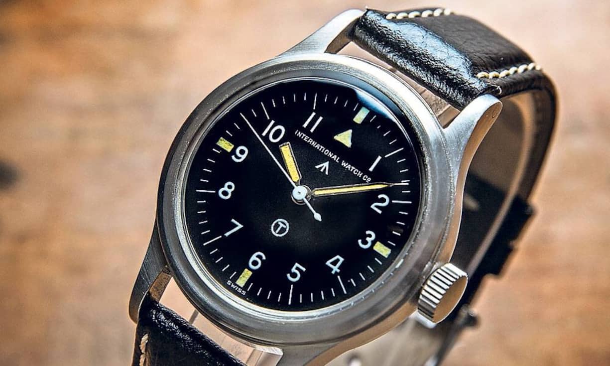 IWC 1948: Mark XI (Ref. 2612) 
Fliegeruhr für die Royal Air Force, Zifferblatt mit dem «Broad Arrow», einem Emblem der British Army. Die Uhr wurde in Schaffhausen im Auftrag der englischen Luftwaffe hergestellt. Handaufzug (Kaliber 89). Gehäuse in satiniertem und poliertem Edelstahl, satinierte Lünette. Durchmesser 36 Millimeter. Mit innenliegendem Weicheisengehäuse zur Abschirmung von Magnetfeldern. Preis: 10 800 Franken