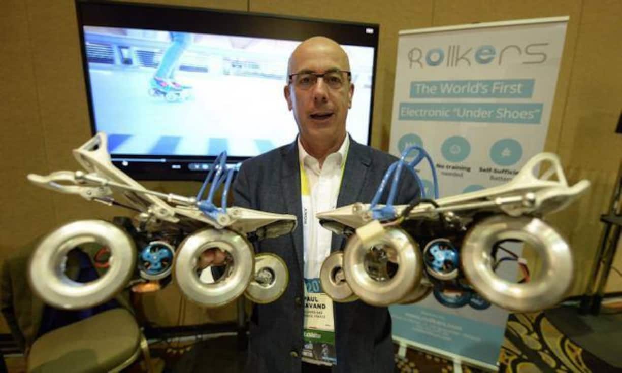 Elektronische Rollschuhe
Die französische Firma Rollkers hat «Unterschuhe» entwickelt, mit denen die Fussgänger dank Elektromotor mühelos vorwärts gleiten.