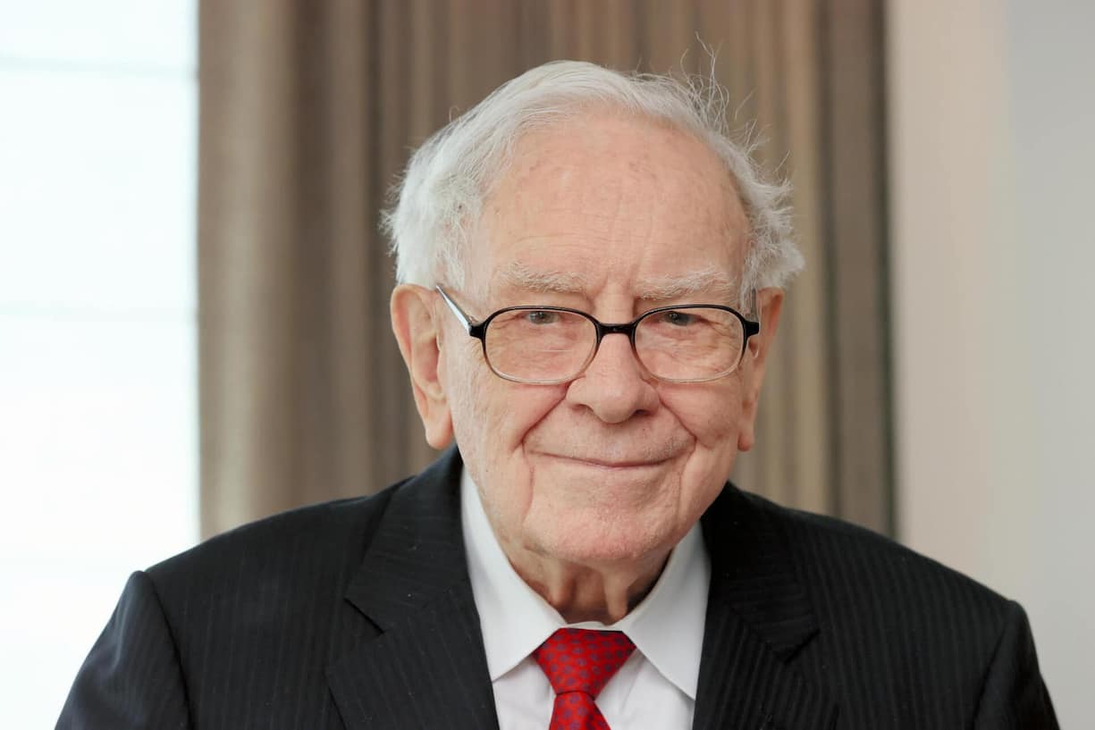 Warren Buffett gilt als einer der erfolgreichsten Investoren der Welt; 2024 wurde sein Vermögen auf circa 147 Milliarden Dollar geschätzt.