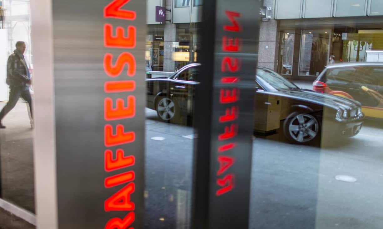 Seit Vincenz 1999 CEO wurde, ist die Gruppe enorm gewachsen. Keine andere Bank ist präsenter im Land: Mit einem Netz von über 1000 Filialen hat Vincenz die Schweiz überzogen, viel mehr als alle anderen. Von der Nationalbank wurde Raiffeisen inzwischen als systemrelevant eingestuft.