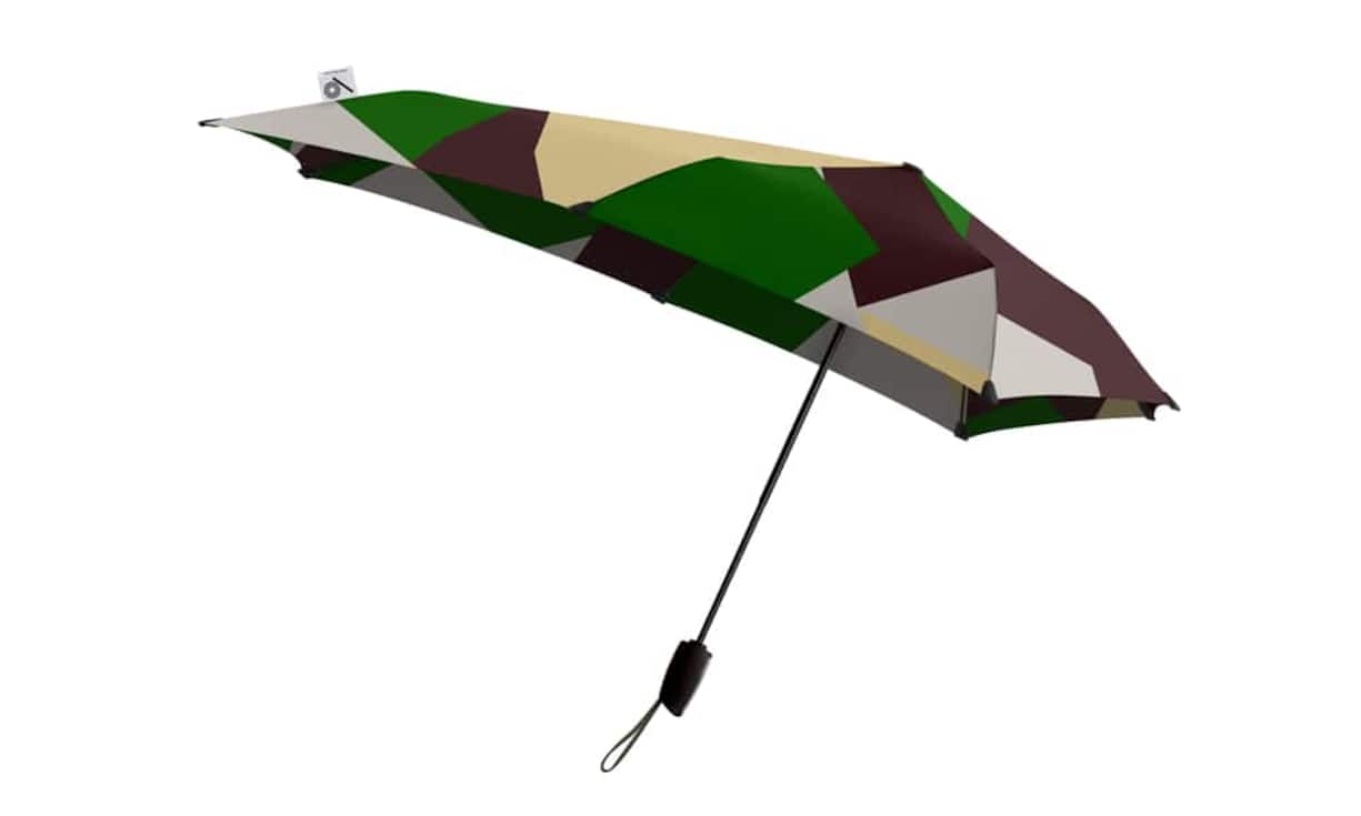Stark: SenzDieser Regenschirm hebt sich alleine aufgrund der aussergewöhnlichen Aerodynamik von der Masse ab. Dieses spezielle Design sorgt dafür, dass der Schirm nicht mehr klappen kann und bis zu 100 Stundenkilometer Windgeschwindigkeit aushält. Preis 79.90 Franken