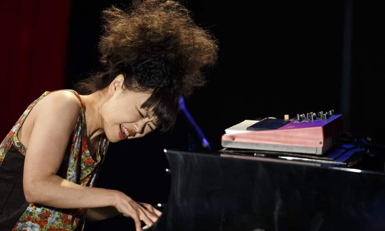 Hiromi Uehara liess bei ihrem Auftritt die Genres miteinander verschmelzen – vom Post-Bop zum progressiven Rock, mit Prisen klassischer Musik.