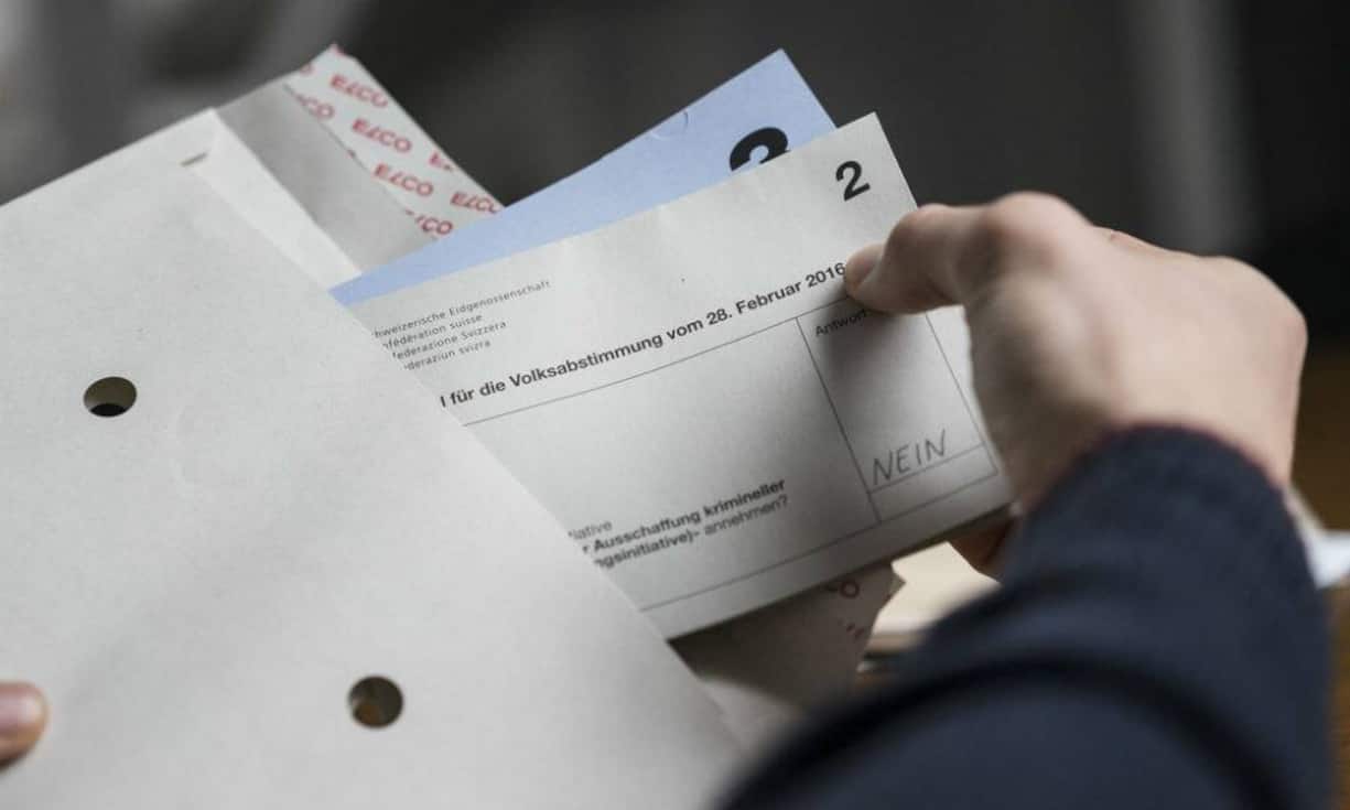 Politik: 63,7 Prozent
der wahlberechtigten Schweizer stimmten am 28. Februar über die Durchsetzungsinitiative ab. Dies ist die höchste Stimmbeteiligung seit der EWR-Abstimmung im Jahr 1992 mit 78,7 Prozent.