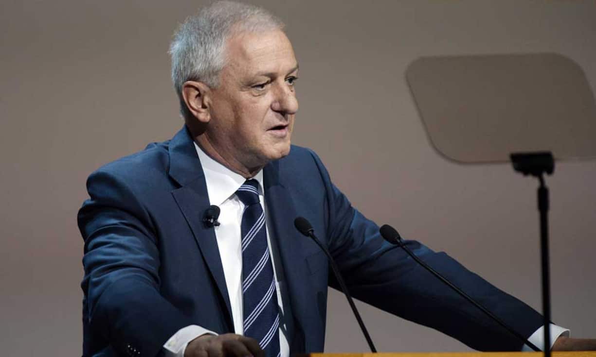 «Bilanz» hat das «Who is who» der Schweizer Wirtschaft ermittelt. Die wichtigsten Personen im Bereich Pharma und Chemie:Jörg Reinhardt:Drei Jahre führte er Bayer HealthCare, seit zwei Jahren räumt er nun bei Novartis auf. Seine ruhige, überlegte, kompetente und verbindliche Art kommt auch da gut an.