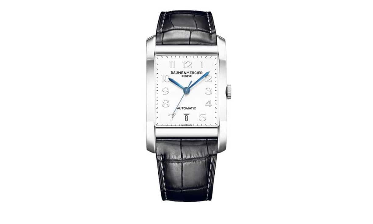 Baume&Mercier - Goldener Schnitt
Hampton Automatik 10155: Die Hampton-Kollektion wird anlässliche ihres 20-Jahre-Jubiläums um zwei neue Modelle erweitert. Die mit dem rechteckigen Gehäuse urban anmutende Herrenuhr wird durch ein mechanisches Automatikkaliber Schweizer Herstellung getaktet. Der Gehäuseboden ist transparent.Grösse: 31 x 47 Millimeter / Gehäuse: Edelstahl