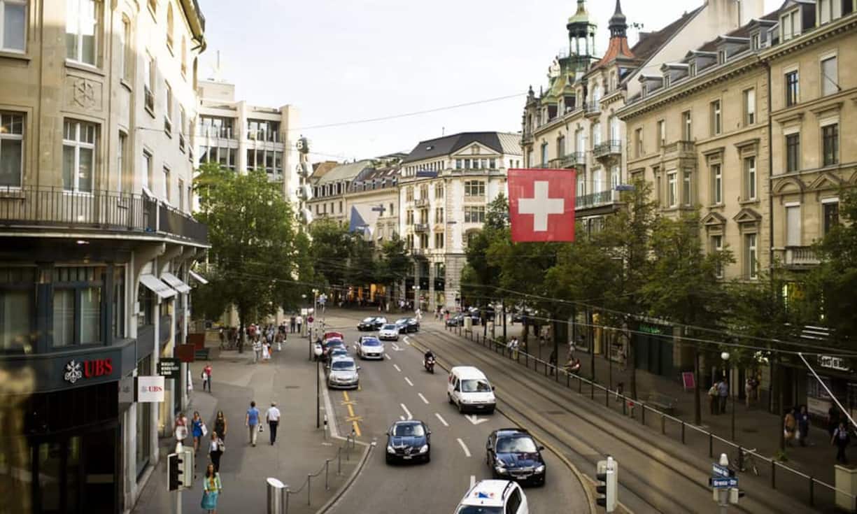 Auch die Schweiz ist in den Top Ten der Protz-Boulevards vertreten. Mit einer Spitzenmiete von umgerechnet 747 Franken pro Quadratmeter und Monat belegt die Bahnhofstrasse in Zürich den 9. Platz.