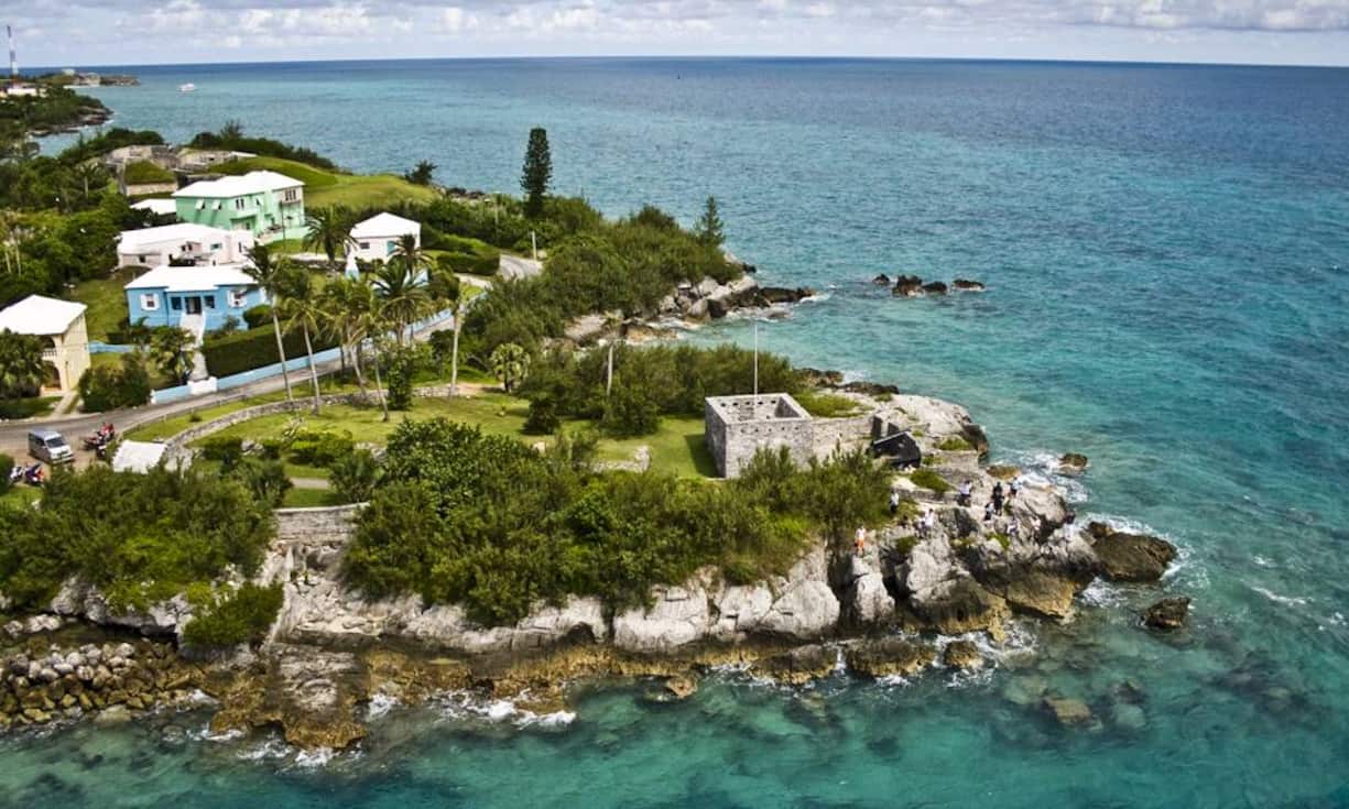 Platz 1: Bermuda, Karibik Mit einem Pro-Kopf-Einkommen von 84'000 Dollar zählt Bermuda weltweit zu den reichsten Ländern. Einkommenssteuern sind Fehlanzeige. Mit Abstand der teuerste Insel-Immobilienstandort. Durchschnitts-Hauspreis: 4,0 Millionen Dollar.JoshuaDavisPhotography/Flickr/CC