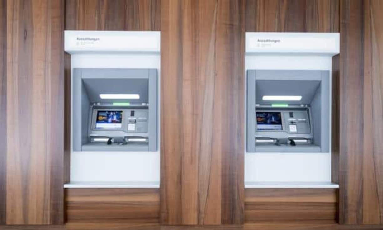 20 Bankomaten stehen für die Kunden bereit.