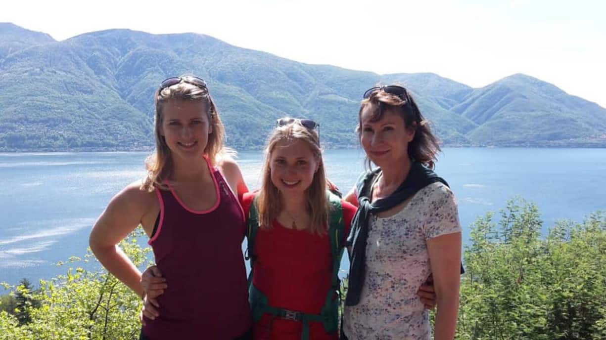 Suzanne Thoma mit ihren beiden Töchtern Elisabeth Jansen (l.) und Frances Hubis.