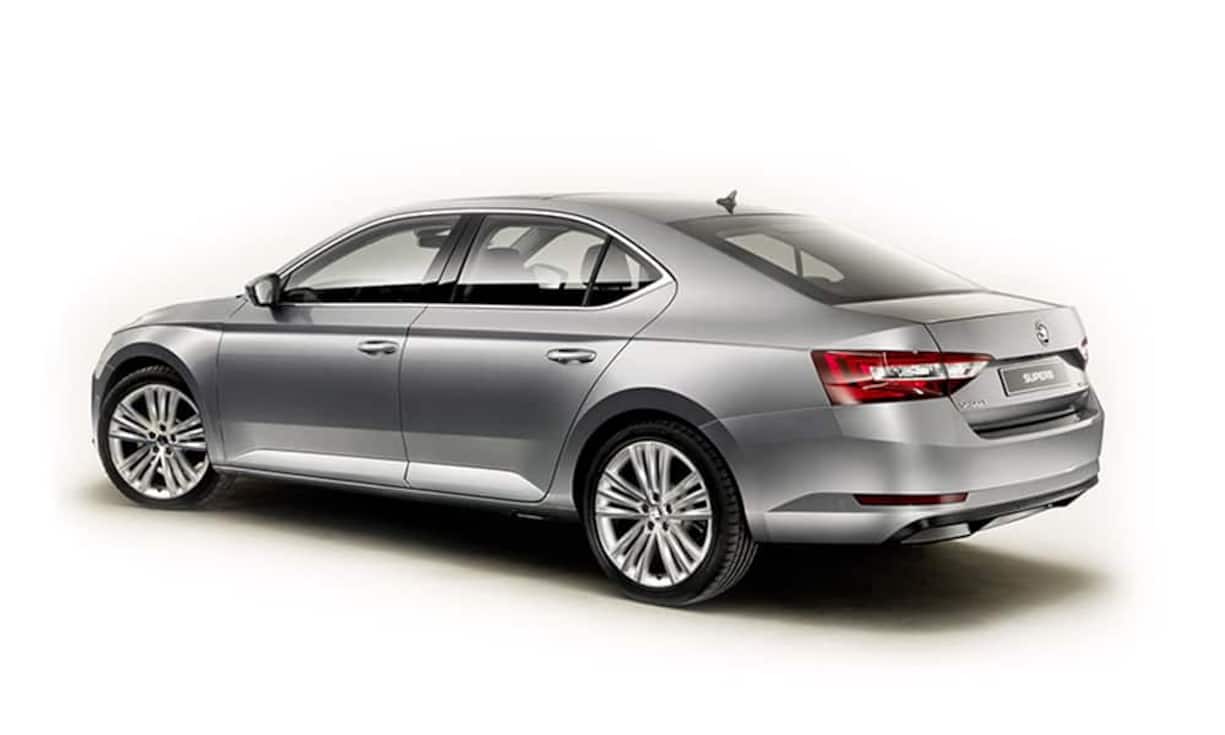 Der Skoda Superb ist erste Wahl, wenn es um bezahlbaren Luxus geht. Es gibt Annehmlichkeiten wie Regenschirme in den vorderen Türen, ein adaptives Fahrwerk, Siebenstufen-Automat oder Allrad.