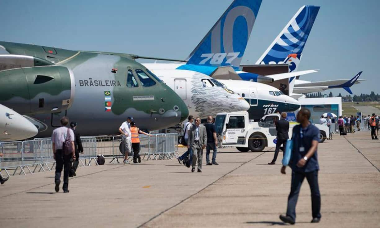 Paris Air Show 2017:
Im Wechsel mit Farnborough bei London findet in Paris alle zwei Jahre die wichtigste Luftfahrtmesse statt. Auf dem Vorfeld des Flughafens Le Bourget zeigen die Hersteller ihre besten Produkte.