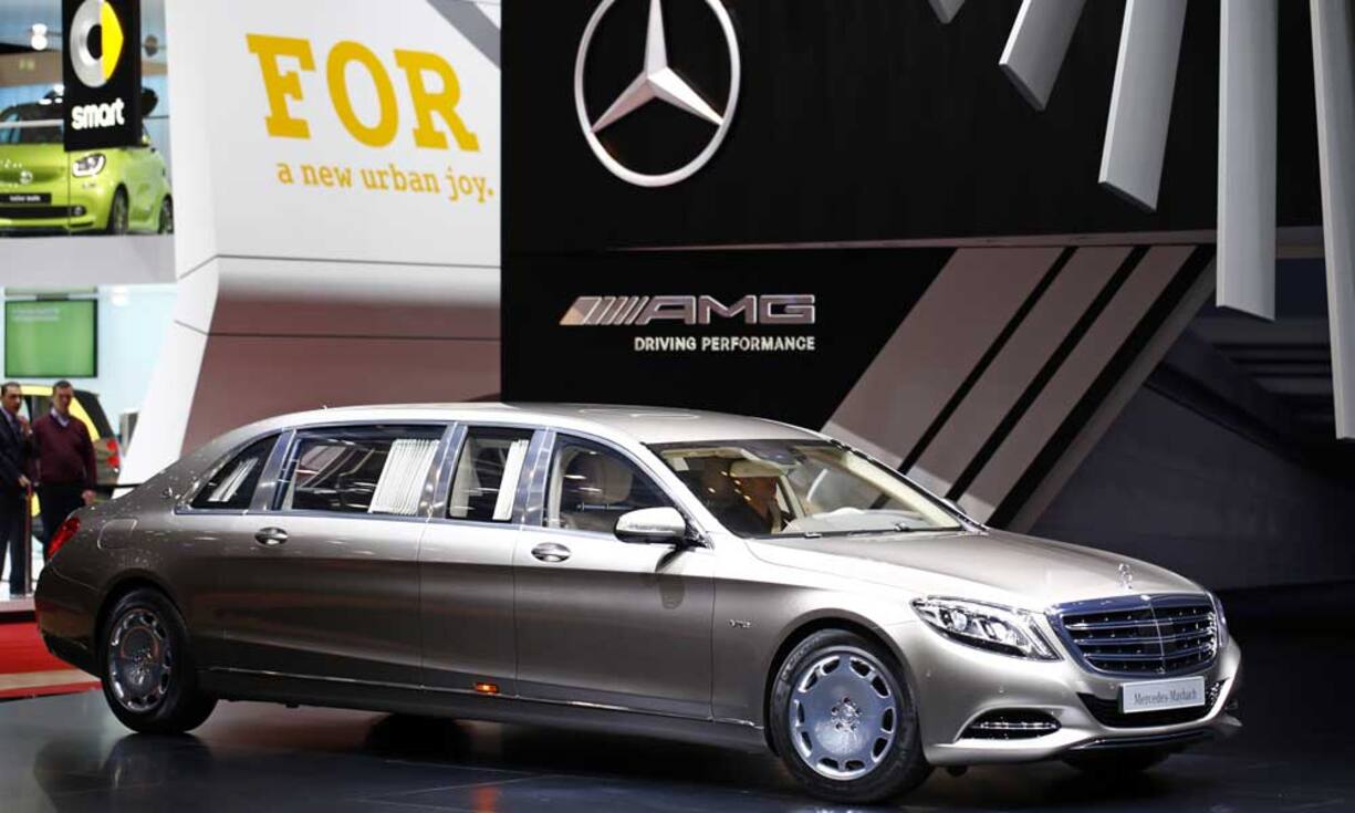 Mercedes-Benz Maybach Pullman
Mit einer Länge von 6,50 Meter ist die Prestigemarke von Mercedes schon rein äusserlich eine imposante Erscheinung. Das Fahrzeug ist als Chauffeurs-Limousine konzipiert und bietet einen beeindruckenden Innenraum.