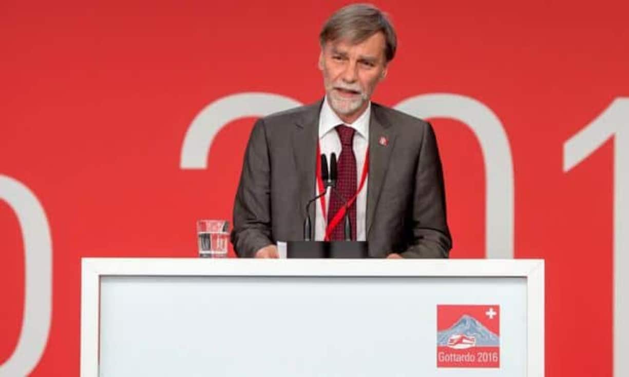 Graziano Delrio ist studierter Mediziner und in Renzis Kabinett seit 2015 Minister für Infrastruktur und Verkehr. Als Chef einer Übergangsregierung würde er wohl einen ähnlichen Stil wie Renzi pflegen, er gilt als «super-renziano» - nur menschlicher. Er könnte besänftigend auf die zerstrittenen politischen Lager nach der Referendumskampagne wirken. Der 56-Jährige startete seine politische Karriere als Bürgermeister in seiner Heimatstadt Reggio Emilia und hat neun Kinder.