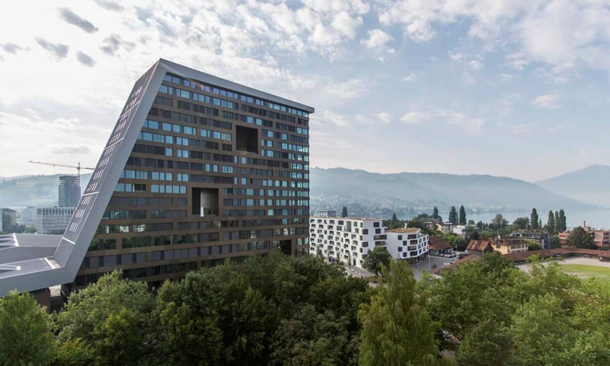 Auf dem vierten Platz ist der Kanton Zug. DIe Innerschweizer feiern traditionell auf dem Landsgemeindeplatz. Dieses Jahr tritt Alt-Bundesrat Kaspar Villiger als Festredner auf. Das 1. August-Feuer auf dem Floss bildet den Höhepunkt der Feierlichkeiten.