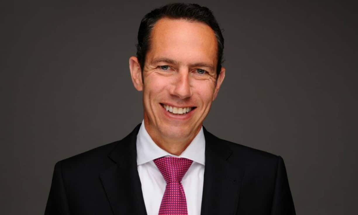 «Bilanz» hat das «Who is who» der Schweizer Wirtschaft ermittelt. Die wichtigsten Personen im Handelsbereich:Stefan Butz: CEO DKSH, ZürichDKSH macht ein Drittel seines Umsatzes in Thailand. Eine Aufgabe für Butz wird es daher sein, die Anleger bezüglich Thailand zu beruhigen. Als König Bhumibol Adulyadej starb, verkauften viele aus Angst vor politischer Instabilität ihre DKSH-Anteile.