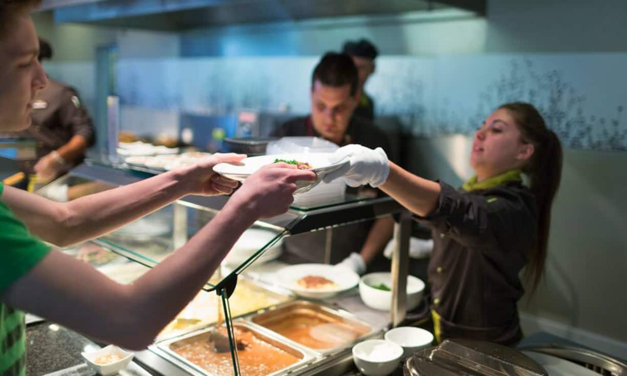 Platz 3: SV Group, Zürich/ DübendorfUmsatz 2014: 480,0* Millionen FrankenAnzahl der Betriebe: 327Anzahl Mitarbeitende: 3035**Schätzung. Quelle: Food-Service