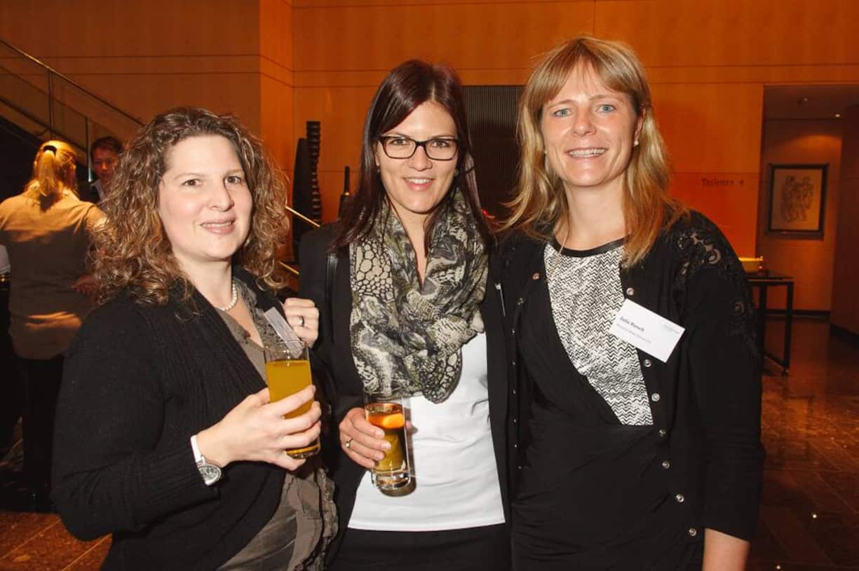 Bettina Baumgartner, Leiterin Operations Center Luzern, Postfinance AG; Carmen Villiger, Teamleiterin, Postfinance AG; Julia Amy Rutsch, Head Business Management, Deutsche Bank (Schweiz) AG