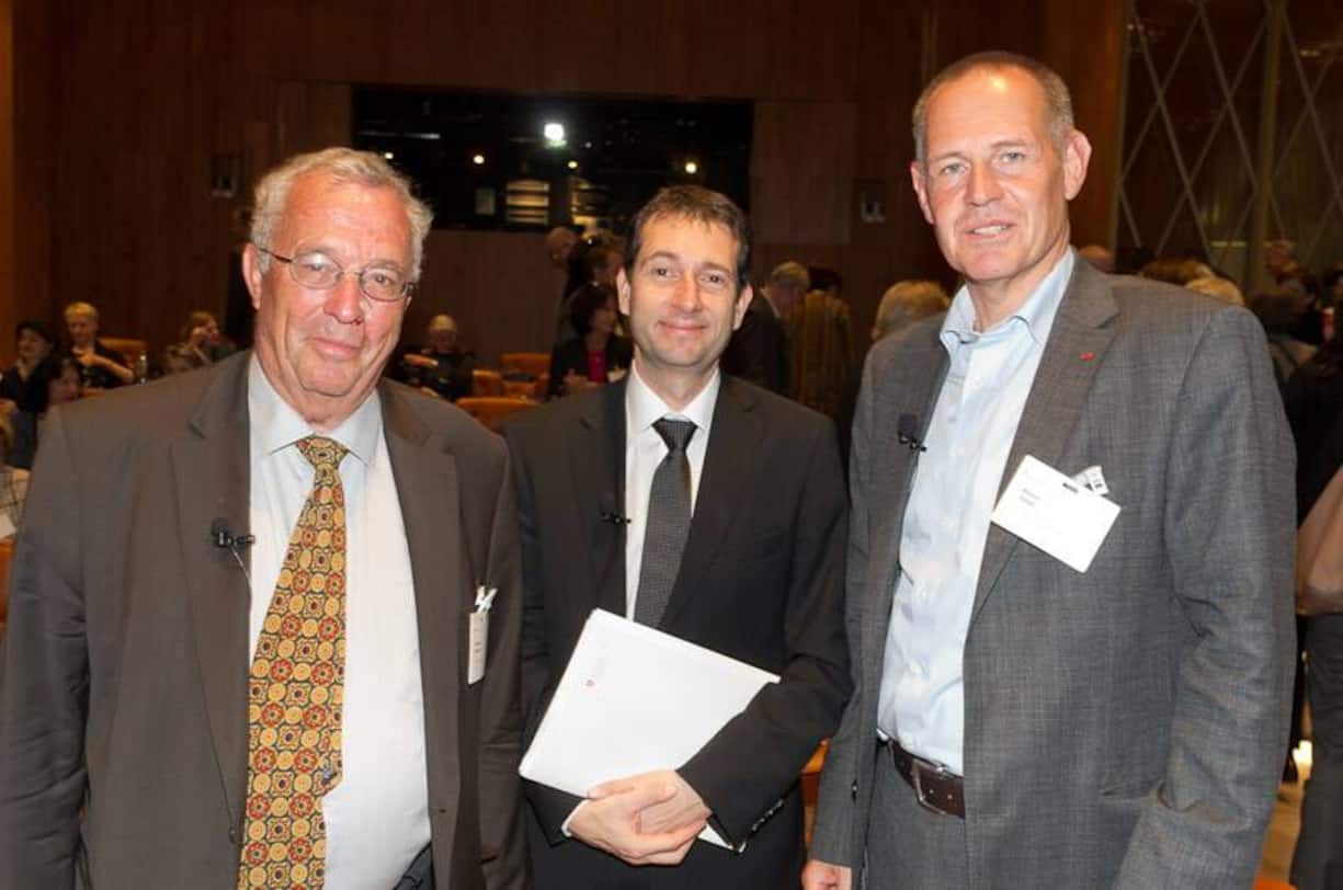 Drei Referenten: Hanspeter Lebrument, Präsident Verband Schweizer Medien; André Simonazzi, Vizekanzler und Bundesratssprecher; Stefan Nünlist, Leiter Kommunikation SBB