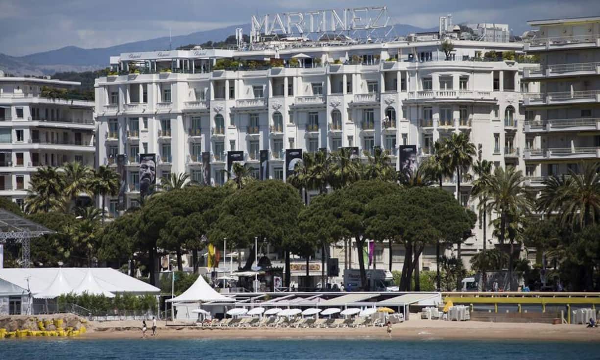 Französischen Chic gibt es im Grand Hyatt Hotel Martinez Cannes an der Croisette zu erleben. Neben einen luxuriösen Privatstrand bietet die majestätische Villa eines der besten Beauty-Spa-Angebote.Keystone