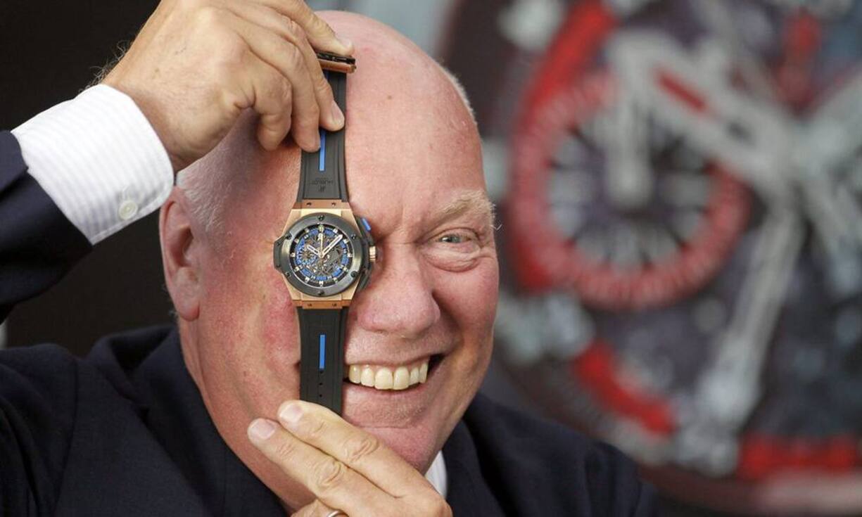 Jean-Claude Biver mit einer limitierten King Power Uefa Euro 2012 Uhr. Hublot war 2008 die erste Luxusmarke die eine Fussball-Partnerschaft einging.