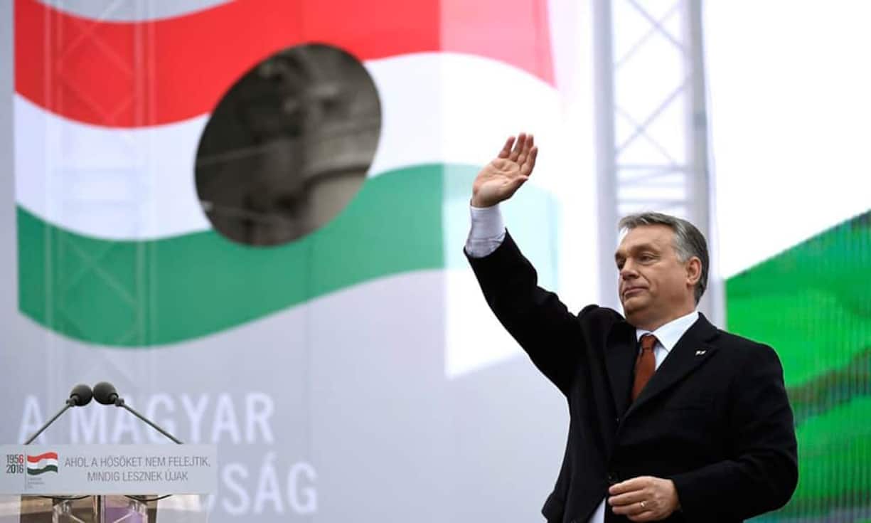 Die Gegner:So musste der ungarische Premier Viktor Orban, ein erklärter Feind der liberalen Demokratie, vor den Kameras der Weltpresse erleben, wie Juncker ihn mit einem flapsigen Klaps auf die Wange begrüsste: «Hier kommt der Diktator.» Das war seine Form der kleinen Demütigung.