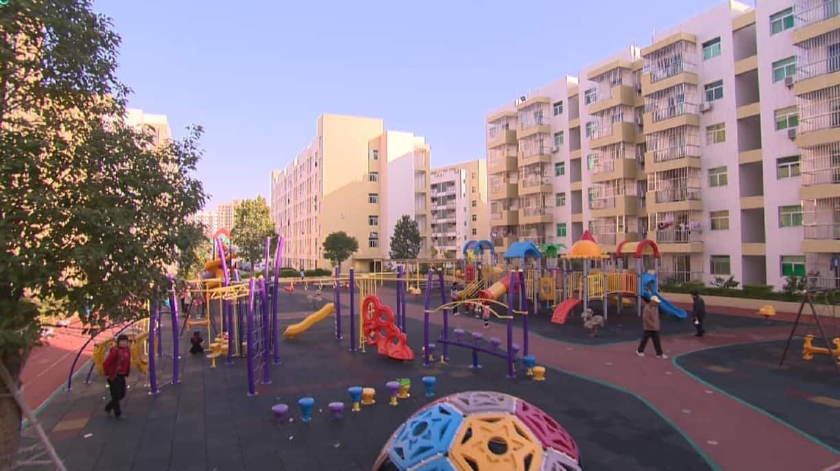 Betreuung: Viele Arbeiter haben ihre Familien dabei – die Firma übernimmt die Betreuung der Kinder.