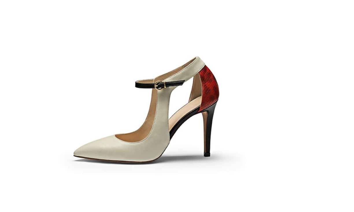 Statement: Navyboot Feminin und aussergewöhnlich zugleich sind die Riemchenpumps aus Kalbsleder. Ob bei der Arbeit oder in der Freizeit machen sie einen guten Eindruck. Preis 249 Franken