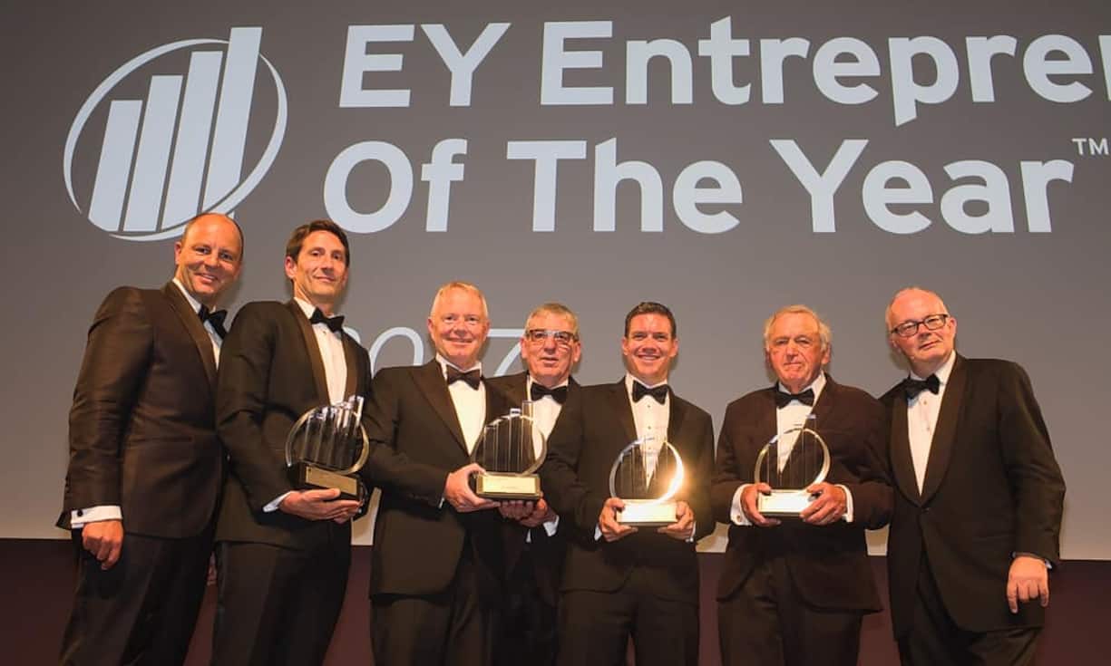 Marcel Stalder, CEO, Ernst & Young;
Jurgi Camblong, Sophia Genetics SA, Kategorie "Startups";
Max Renggli, Renggli AG, Kategorie "Family Business";
Paul Wyser, Wyon AG, Kategorie "Industrie/HighTech/LifeSciences";
Thomas Hanan, Webrepublic AG, Kategorie "Dienstleistung & Handel";
Hansjörg Wyss, Master Entrepreneur;
Heinrich Christen, Ernst & YoungBilder: Markus Senn