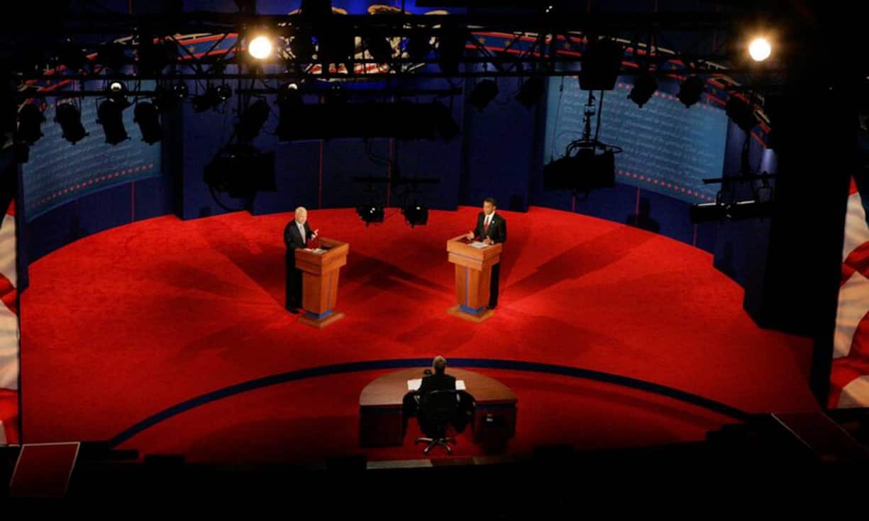 2008: Zwischen dem Republikaner John McCain (l.) und dem Demokraten Barack Obama gab es drei TV-Debatten. Obama wirkte souverän und kompetent.