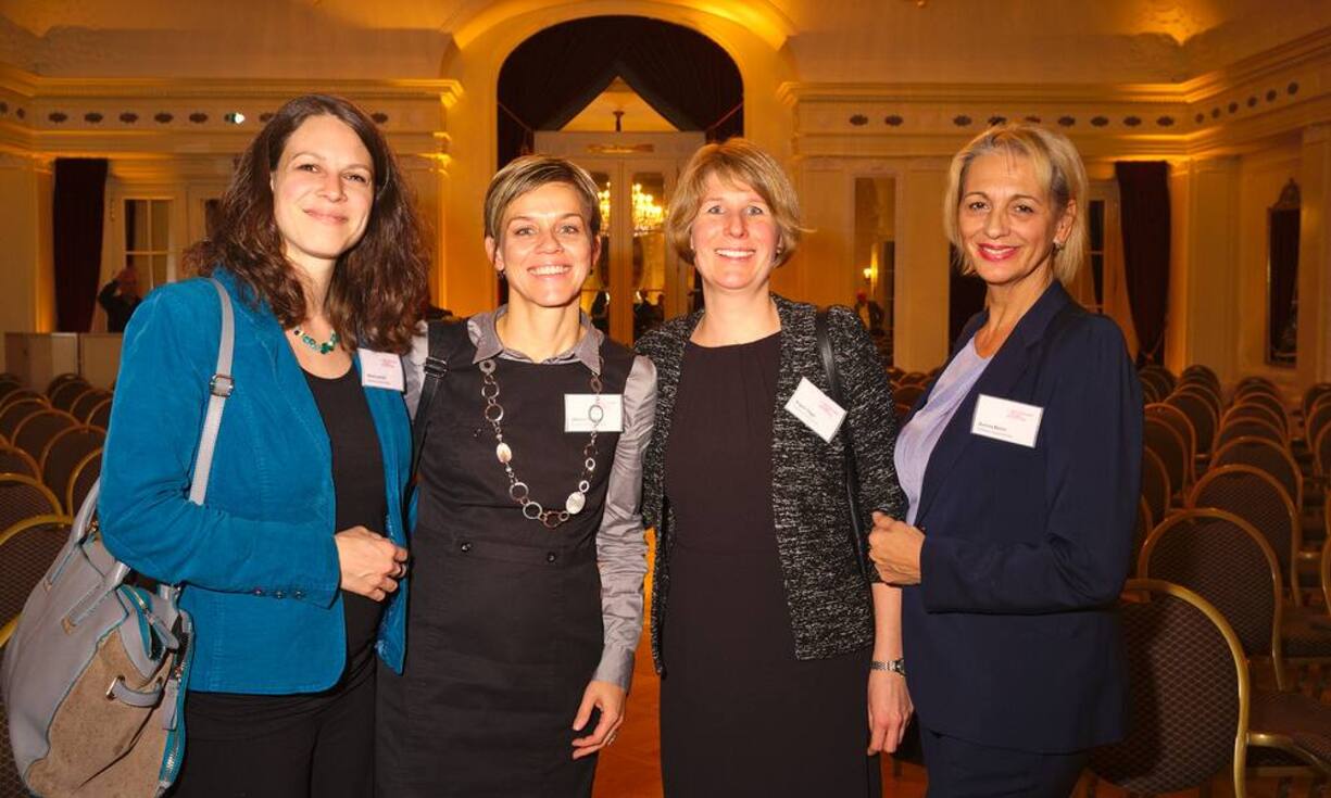 Alexa Landolt, S-GE;
Bettina Thomas, S-GE;
Angela Hager, S-GE
Aurora Berini, S-GE;