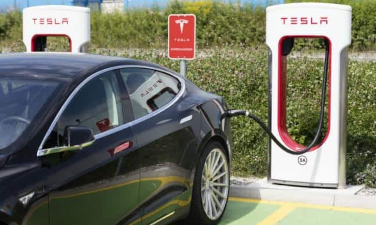 Eine volle Aufladung des Model X kostet gerade einmal umgerechnet 13.50 Franken. Keystone