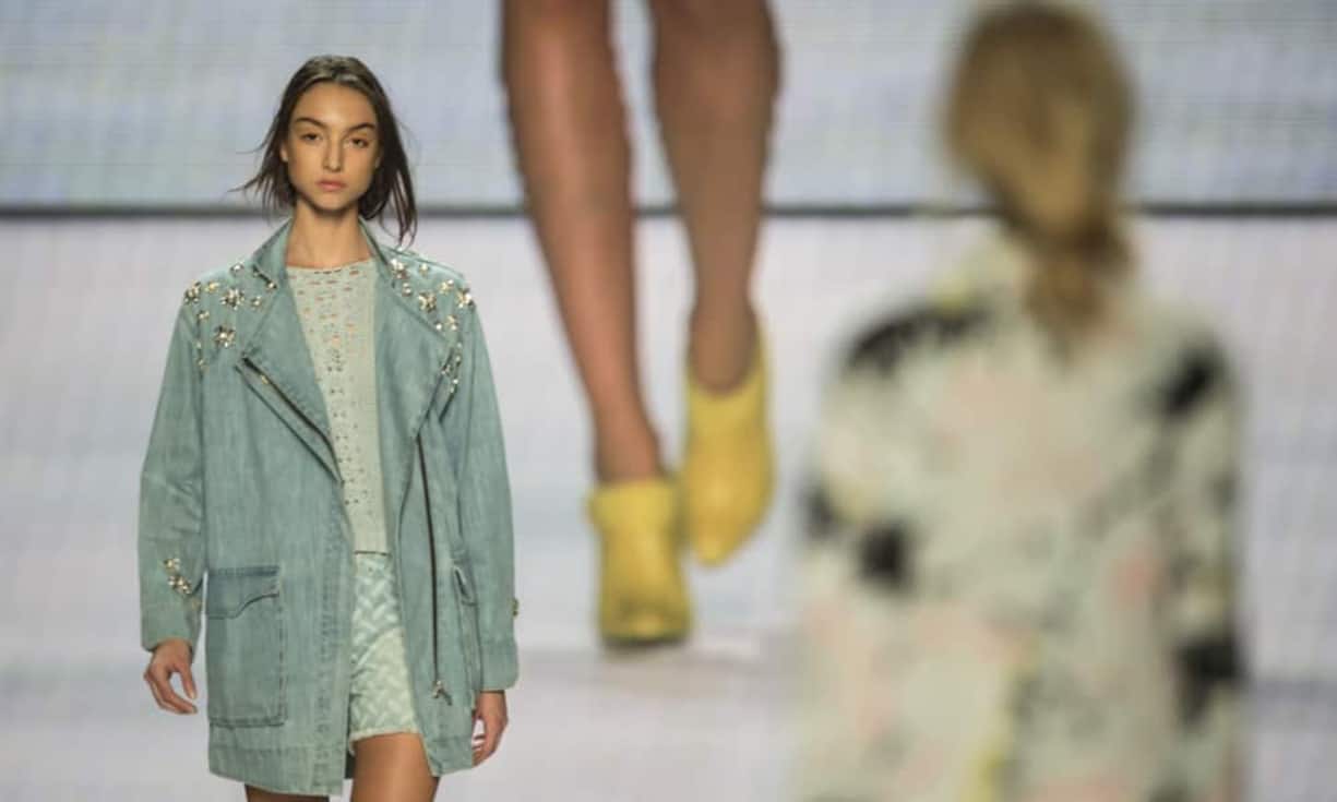 Die Designerin Leyla Piedayesh von Lala Berlin zeigte bei der Opening Night strassbesetzte Denimjacken und einem Jeans-Zweiteiler.