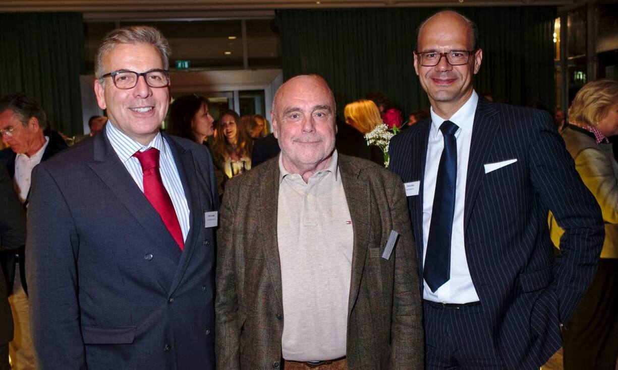 Martin Somogyi, Bank Julius Bär & Co. AG;
Hans-Jörg Degen, Rudolf Bindella Weinbau-Weinhandel AG;
Simon Roth, Bank Pictet & Cie.