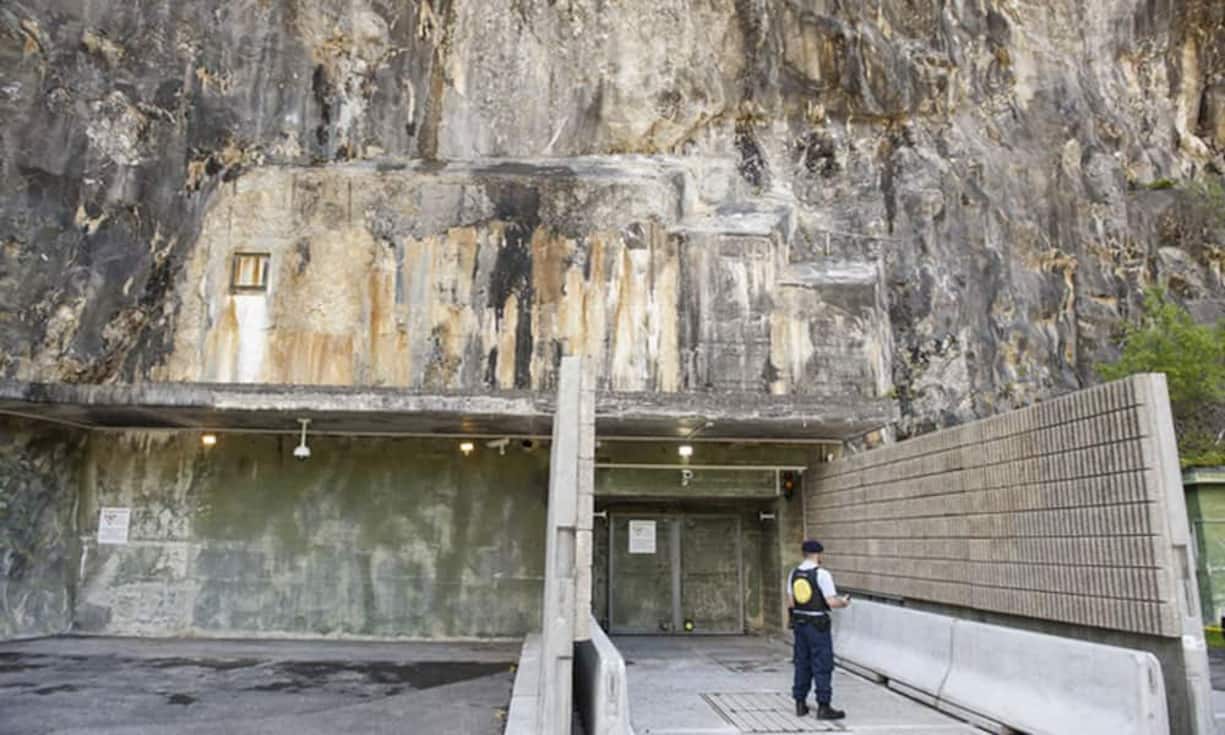 Mount 10: Die Schweizer Firma verbarrikadiert ihre Computerspeicher tief im Berginnern der Berner Alpen...