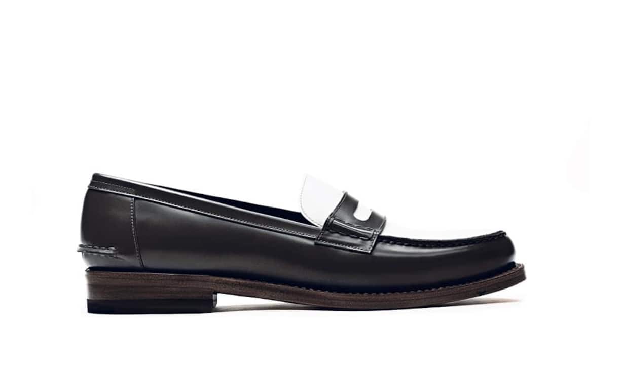 Diese Loafer aus Kalbsleder von Bally sind nicht nur alltagstauglich, sondern auch vielseitig einsetzbar, sowohl für den Business-Look wie auch für die Freizeit. Die weisse Kontrastfarbe wirkt sommerlich. Preis: 550 Franken