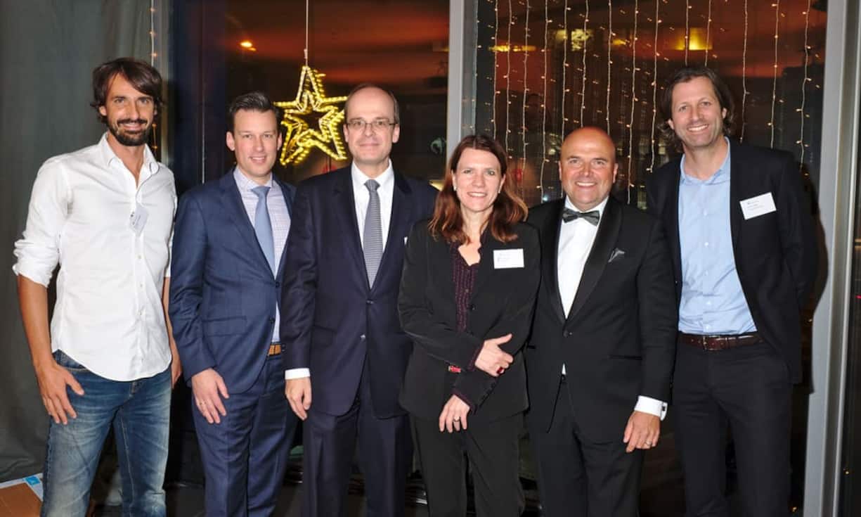 Die Sponsoren:
Caspar Coppetti, Gründer, on AG;
Andreas Liedtke, Managing Director Switzerland, A.T. Kearney;
Silvan Schriber, Leiter Region Zürich / Zentralschweiz, Notenstein La Roche Privatbank AG;
Doris Straus, CEO Medizinische Direktion, Oberwaid AG;
Christof Reutlinger, Direktor, Emil Frey AG Garage Zürich Nord;
Joko Vogel, Verwaltungsratspräsident Compresso AG