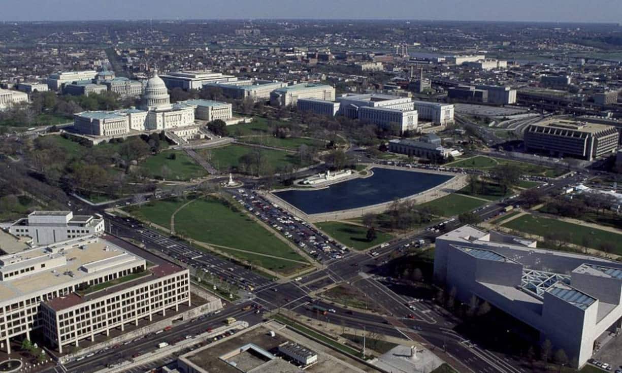 Eine Erfolgsgeschichte ist Washington D.C.. Die US-Hauptstadt wurde nach der Unabhängigkeit in einem trockengelegten Sumpfgebiet errichtet. Obwohl in 215 Jahren nicht die grösste Stadt der USA daraus geworden ist, ist Washington heute unbestritten eine Weltstadt. Library of Congress