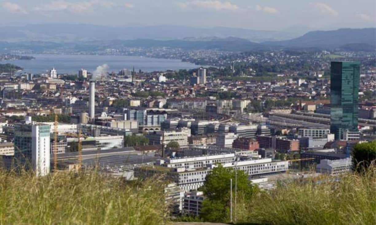 Platz zwei in der Rangliste belegt Vorjahressieger Zürich. Der einwohnerstärkste Kanton der Schweiz hat nirgends wirklich schlecht abgeschnitten. Und die Zürcher machen sich von allen Schweizern am wenigsten Sorgen, dass sie verarmen könnten.