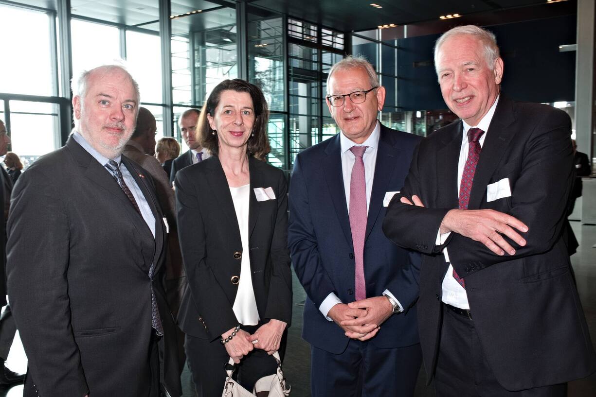 Jean-Claude Meyer, Botschafter von Luxemburg in der Schweiz; Doris Frick, Botschafterin des Fürstentums Liechtenstein in der Schweiz; Alexander Karrer, Stv. Staatssekretär, Staatssekretariat für internationale Finanzfragen SIF; Jacques de Watteville, Verwaltungsratspräsident, Banque Cantonale Vaudoise