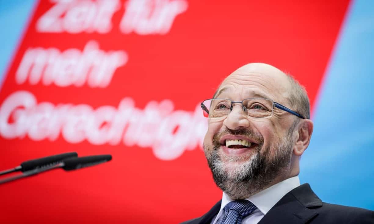 Martin Schulz (SPD, 61): In der Bundespolitik ist Schulz noch ein Neuling. 22 Jahre lang sass er im EU-Parlament, von 2012 bis 2017 als Präsident. Zuvor war er in seinem Heimatort Würselen Bürgermeister. Mit 24 war er Alkoholiker, schaffte es aber, sich aus dem Sumpf zu ziehen. Er wurde Buchhändler, ehe er in die Politik ging. Studiert hat er nie, die Schule brach er vorzeitig ab. Er wirbt damit, dass ihm trotz aller Handicaps der Aufstieg aus einfachen Verhältnissen gelungen ist.
