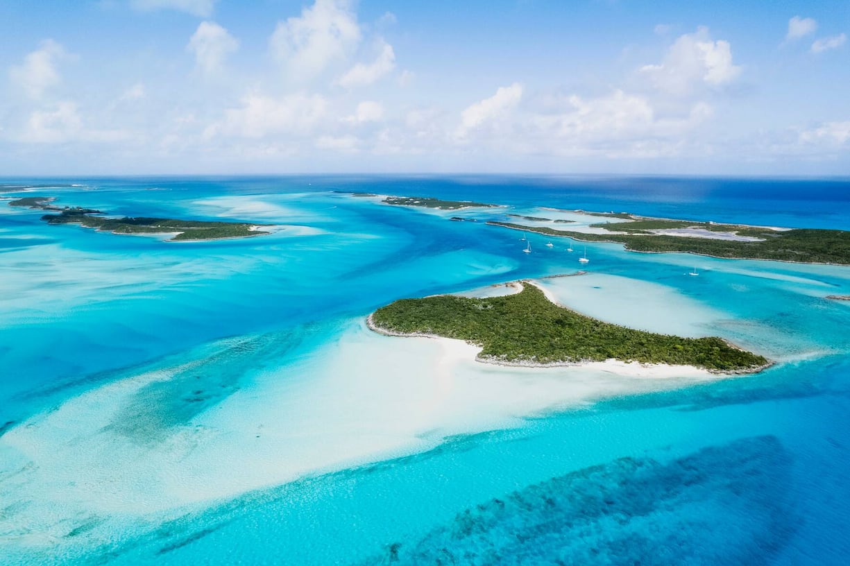 Luftaufnahme von Inseln der Bahamas.