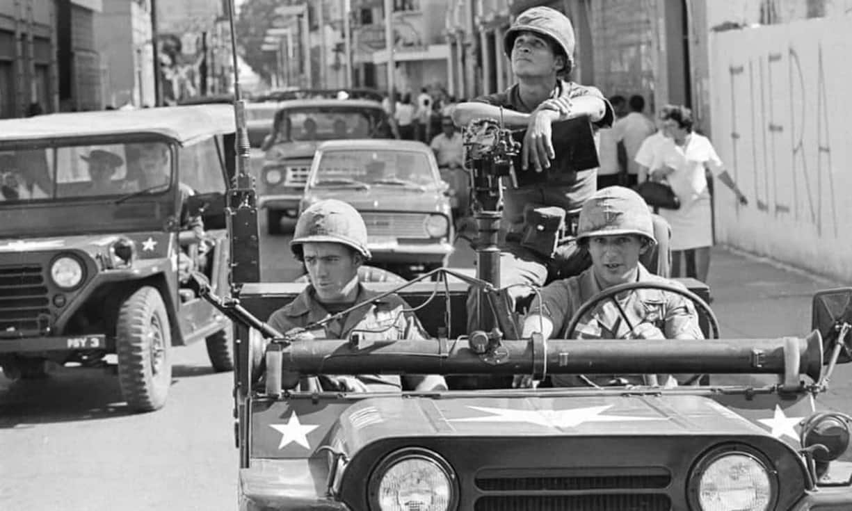 JeepUS-Soldaten im Jeep: Das Militär der USA erfand das Gefährt mit Vierradantrieb, der erste Jeep wurde 1941 gebaut. Keystone