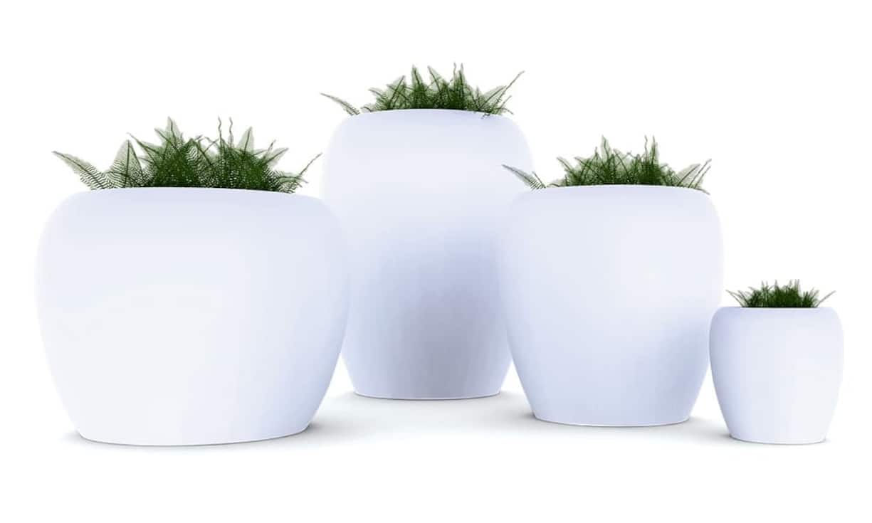 Lackiert: Planzentöpfe «Blow» aus Kunststoff von Vondom. Preis auf Anfrage.