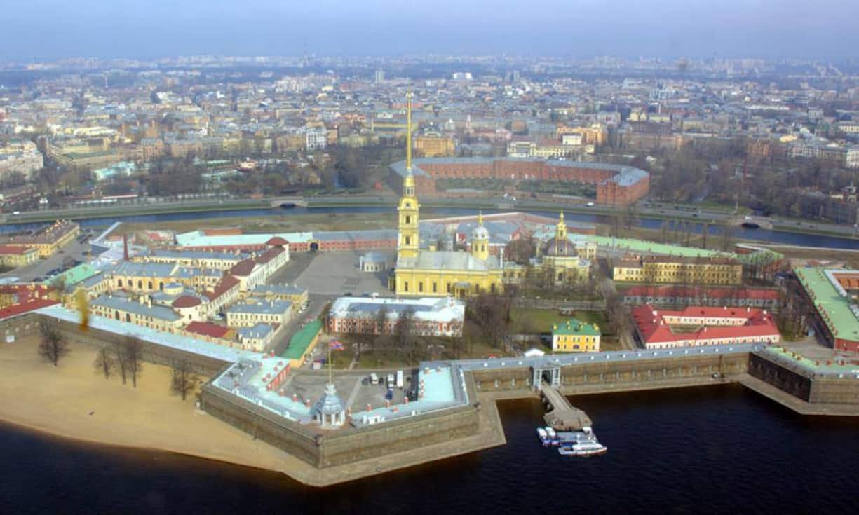 Bei Sankt Petersburg ist die Gründung als Planstadt heute kaum mehr zu erahnen. Peter der Grosse wollte im frühen 18. Jahrhundert mit der Errichtung einer neuen Hauptstadt die Macht von Moskau brechen. Sankt Petersburg blieb über 200 Jahre lang (1712 bis 1918) Hauptstadt Russlands. Flickr/CC/Maxim Massalitin