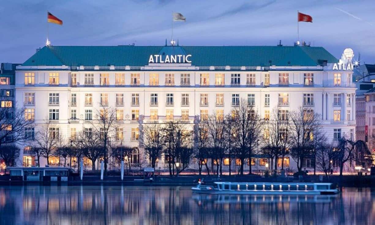 Bundeskanzlerin Angela Merkel wird direkt an der Binnenalster wohnen, in Hamburgs Vorzeigeadresse «Atlantic Kempinski». Dauergast seit Jahren ist hier Sänger Udo Lindenberg.PR