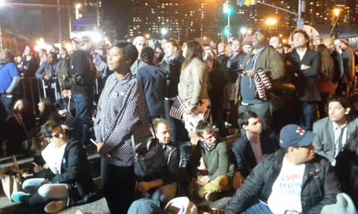 Die Gesichter werden nun immer länger in Manhattan, berichtet unser Korrespondent aus den USA.