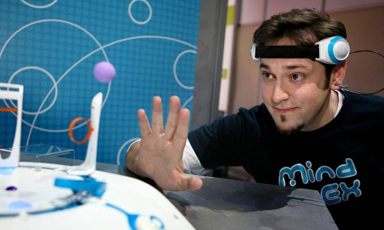 Mit Gehirnströmen Objekte bewegen: Was früher völlig futuristisch war und darum in der ersten «Star-Trek»-Folge gezeigt wurde, damit experimentieren Wissenschafter schon länger.