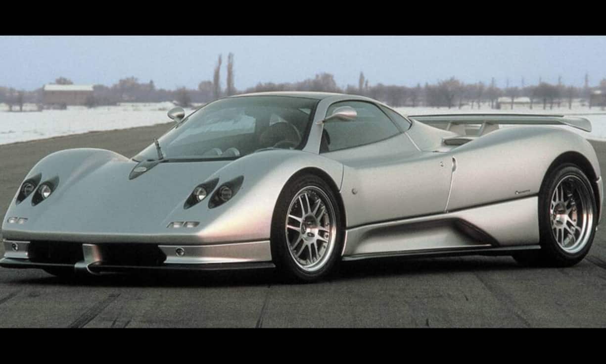 Platz 4: Der Pagani Zonda C9 ist eine Rennmaschine, die in 3,4 Sekunden von 0 auf 100 Stundenkilometer beschleunigt. Zwölf Zylinder und 678 PS verhelfen dem Vehikel zur Höchstgeschwindigkeit von 349 km/h. Kosten tut der Spass 975'000 Euro. (Bild: ZVG)