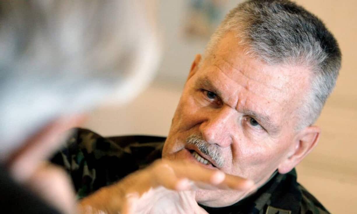 In der Armee bestanden und bestehen gute Drähte zu dem kantigen Aargauer Christophe Keckeis, der bis 2007 Armeechef war.